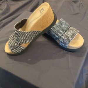 Earth‎ Origins sandals